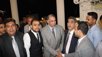 نقيب المحامين يشارك زملاءه بالفيوم إفطار رمضان (صور)