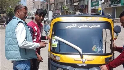 ضبط والتحفظ على 10 مركبات توك توك للسير عكس الاتجاه بالمنيب بجنوب الجيزة 