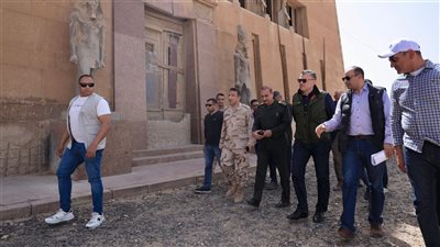 وزير السياحة والآثار يستعرض مشروع ترميم استراحة الملك فاروق بأهرامات الجيزة 