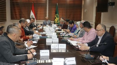 محافظ القليوبية يعقد اجتماعا مع مجلس إدارة المنطقة الصناعية