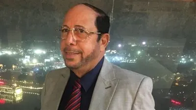 هل تخرج زكاة الفطر طبقا للموطن الأصلي أم للبلد المقيم به الشخص؟.. عضو لجنة الفتوى يجيب 