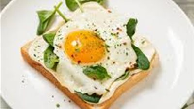 تناول سحور صحي ومشبع: تجربة طعم لا تنسى مع وجبات سحور تجمع بين الخبز والزيتون والبيض المسلوق والجبن الأبيض