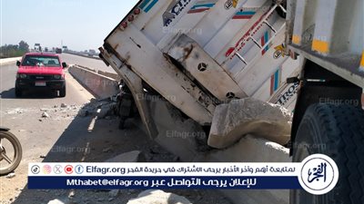 إصابة سائق اثر انقلاب مقطورة سيارة نقل على الطريق الاقليمي بالمنوفية (صور)