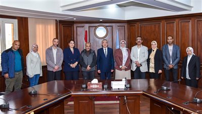 محافظ الإسكندرية يكرم عددًا من العاملين المتميزين بالمراكز التكنولوجية على مستوى الأحياء