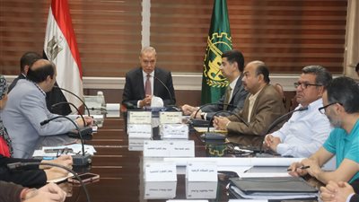 محافظ القليوبية يناقش استكمال المرحلة( ج) من ممشى أهل مصر ببنها