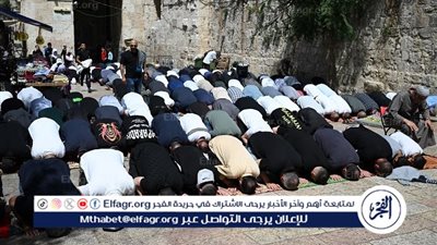 شاهد.. 120 ألفا يؤدون صلاة الجمعة الأخيرة من رمضان بالمسجد الأقصى