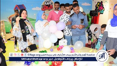 طلاب المعهد العالي للحاسبات يوزعون الهدايا على الاطفال المرضى بأورام الأقصر