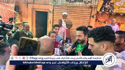 حمادة هلال يحتفل مع أهالي منطقته بالنجاح الكبير لـ«المداح 4