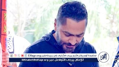 تامر حسنى يشارك فى إعداد وتوزيع وجبات إفطار مجانية بالقاهرة الجديدة (صور)
