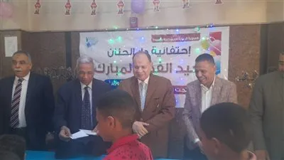 محافظ أسيوط يزور الأطفال الأيتام لتهنئتهم بعيد الفطر المبارك