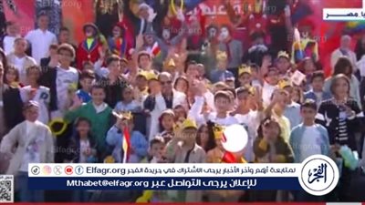 عاجل| السيسي يتوسط صورة تذكارية مع أبناء الشهداء باحتفالية عيد الفطر المبارك