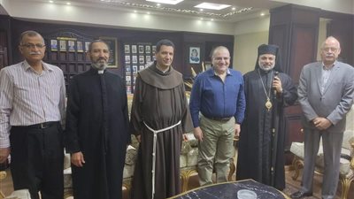 الأنبا عمانوئيل يهنئ القيادات الأمنية والتنفيذية بالأقصر بعيد الفطر المبارك