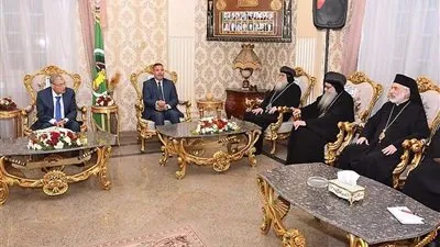 الأنبا باسيليوس يهنئ قيادات محافظة المنيا بعيد الفطر المبارك