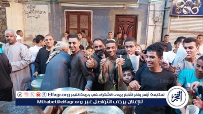 مواطن بإسنا يوزع 1500 ساندوتش مجانًا على المواطنين احتفالًا بعيد الفطر