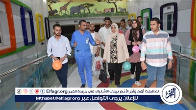 خلال إجازة العيد.. طلاب كلية تمريض سوهاج يزورون الأطفال مرضى السرطان في أورام الأقصر