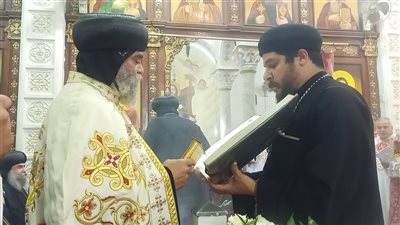 تجليس الأنبا بضابا أسقفًا لإيبارشية نجع حمادي وتوابعها بقنا بمباركة البابا تواضروس (فيديو)