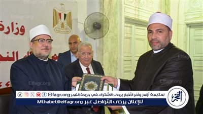 وزير الأوقاف يكرم وكيل الوزارة بالفيوم تقديرًا لجهوده الدعوية والاجتماعية خلال شهر رمضان 