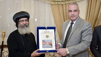 محافظ سوهاج يزور الدير الأبيض بالجبل الغربي 