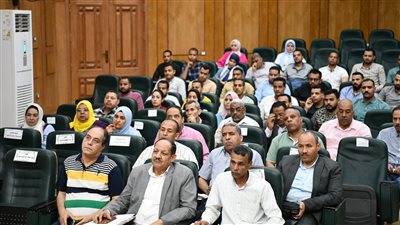 محافظ قنا يناقش استعدادات الأجهزة التنفيذية لتطبيق قانون التصالح الجديد