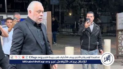 بالتزامن مع غياب نجوم الفن.. أشرف زكي يساند بدرية طلبة في عزاء زوجها