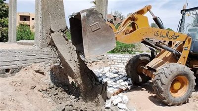 إزالة 10 حالات تعدي على أراضي زراعية ومخالفات بناء ببعض مراكز وأحياء محافظة أسيوط