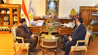 محافظ أسيوط يتابع جهود ترشيد استهلاك الكهرباء بالقرى والمراكز