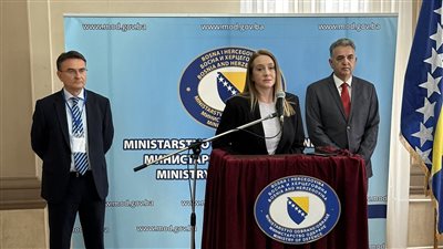 مساعدة وزير الخارجية البوسني تدعو لدعم قرار الأمم المتحدة بشأن الإبادة الجماعية ببلادها