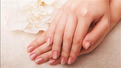 أهمية تنعيم الأيدي وكيفية الوقاية من جفافها 
