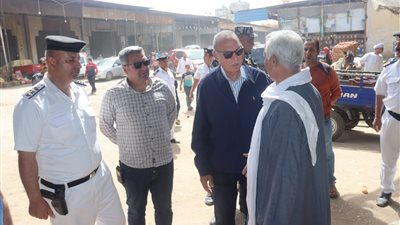  محافظ القليوبية يتفقد سوق الجملة ببنها ويلتقي بالتجار