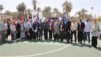 رئيسة المجلس القومي للمرأة ومحافظ أسوان يتفقدان نموذج المحاكاة البنكي بالقرى «تحويشة في بنك» 