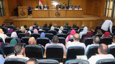 محافظ القليوبية يناقش الإجراءات التنفيذية بشأن إنهاء ملفات التصالح 