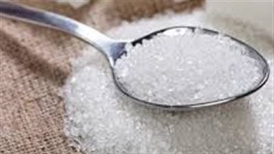 السكر الخام يواصل خسائره مع رهانات على تحسين الإمدادات في عام 2025