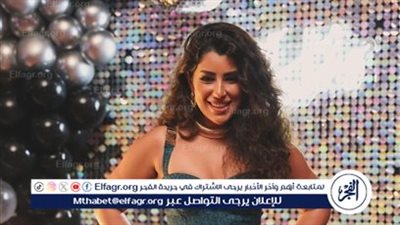 بفستان أزرق لامع.. أحدث ظهور لـ أيتن عامر 