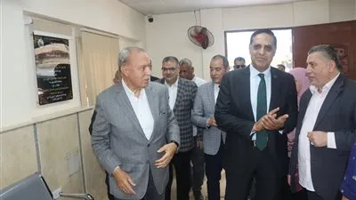 محافظ القليوبية يفتتح مركز تراخيص المحال بحي شرق شبرا الخيمة 