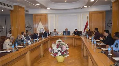 المستلزمات الطبية تناقش ملفات اقتصادية ومجتمعية 