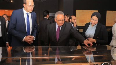 وزير النقل والاتصالات الليتواني في زيارة لمكتبة الإسكندرية