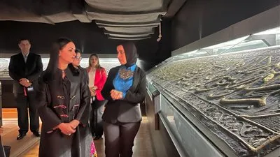 الدكتورة مايا مرسي تقوم بجولة تفقدية في مكتبة الإسكندرية وتشيد بثرائها 