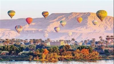 تحليق 52 رحله بالون طائر تقل على متنها 1450 سائحا في الأقصر