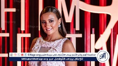 بإطلالة خضراء.. بشرى تشارك في مهرجان عمان السينمائي