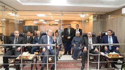 محافظ أسيوط يشيد بمركز السيطرة للشبكة الوطنية للطوارئ بديوان عام المحافظة