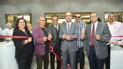 رئيس جامعة أسيوط يفتتح معرضين فنيين لكلية الفنون الجميلة