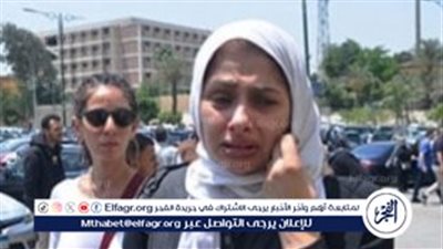  ريم أحمد تنهار من البكاء أثناء تشييع جثمان والدتها من مسجد السيدة نفيسة 