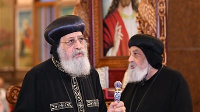 البابا تواضروس يصلي لقان وقداس 