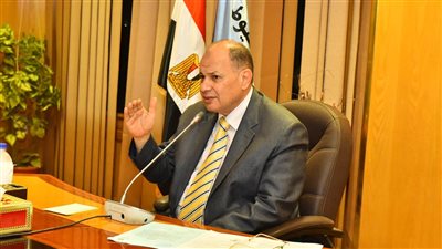 محافظ أسيوط: مواصلة حملات نظافة وصيانة كشافات الإنارة بالمدخل الجنوبي للمدينة 