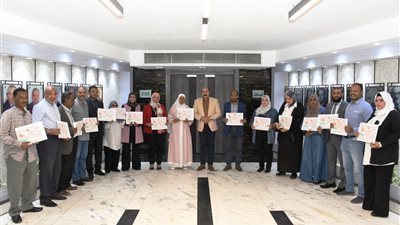 محافظ أسوان يكرم الحاصلين على المراكز الأولى بالدورات والبرامج التدريبية بسقارة