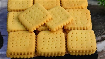 حضري بسكويت النشا بقوام هش ومقرمش أحلى من الجاهز