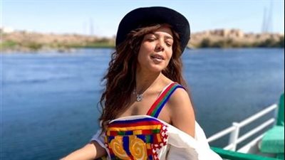 علي ضفاف النيل في أسوان.. ناهد السباعي تحتفل بعيد شم النسيم