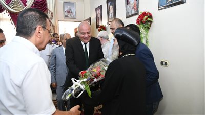 محافظ قنا يزور دير الأنبا بضابا لتهنئة أقباط نجع حمادي بعيد القيامة المجيد