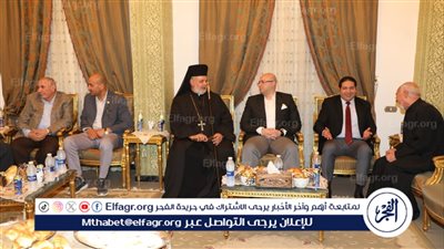 محافظ بني سويف يزور الكنيستين الإنجيلية والكاثوليكية للتهنئة بعيد القيامة