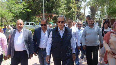 محافظ القليوبية يتفقد حدائق القناطر الخيرية وكورنيش النيل ببنها